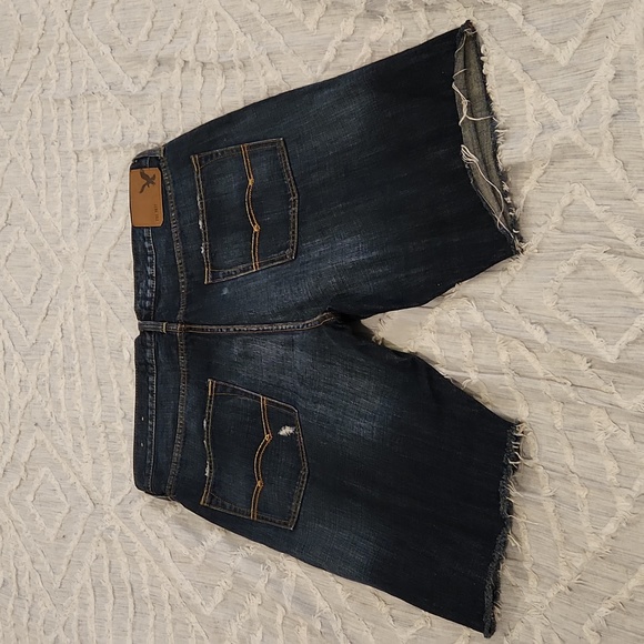 Dark wash, lightly distressed American Eagle jean shorts size 36! - Picture 6 of 10